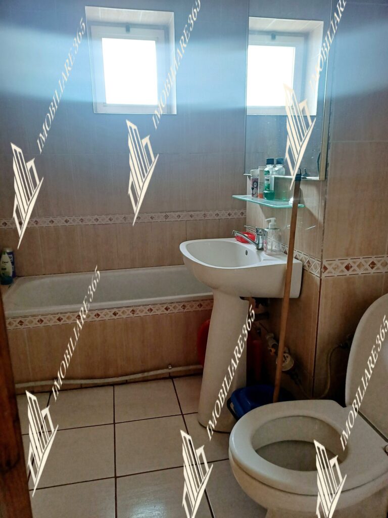 Apartament cu 3 camere Ultracentral (V-uri).