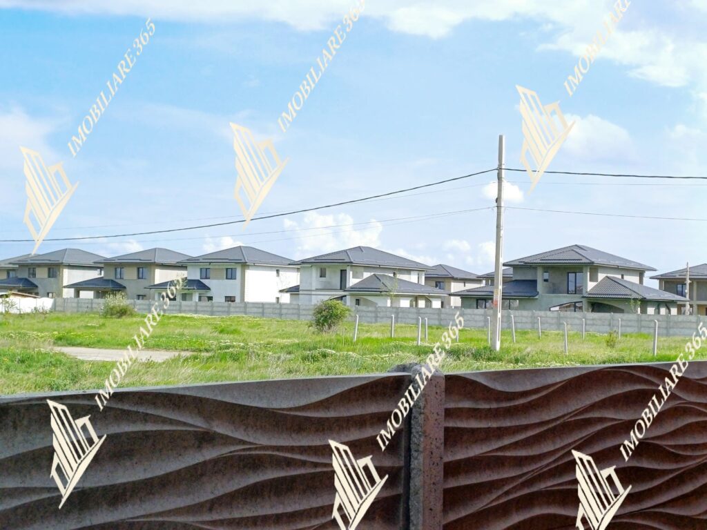 Teren in suprafata de 680 mp situat in Slatioara str. Mihai Viteazu nr 1 cu casa pe parter in zona rezidentiala