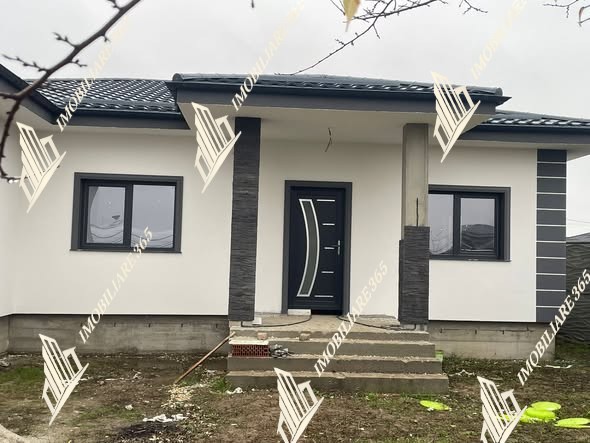 Teren in suprafata de 680 mp situat in Slatioara str. Mihai Viteazu nr 1 cu casa pe parter in zona rezidentiala